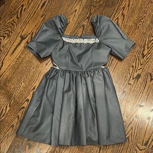 Elegant Gray Dress with Floral Detail